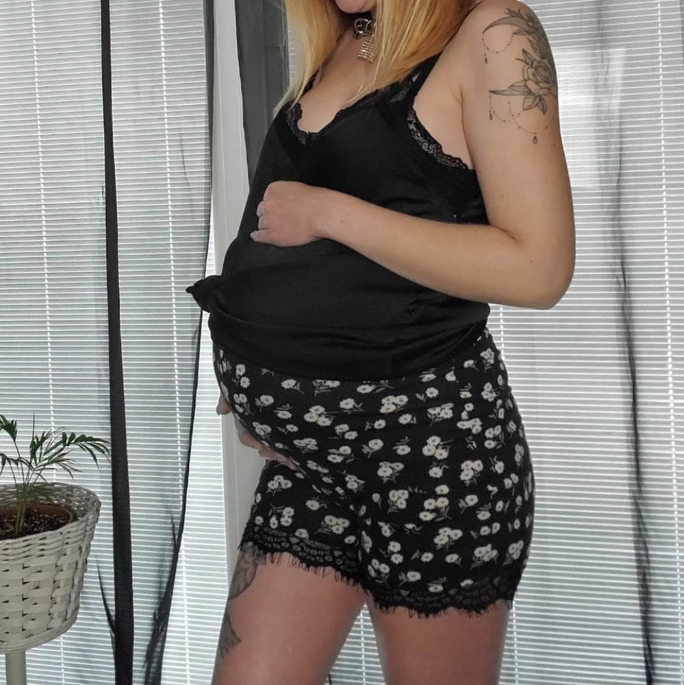 Maternity shorts with lace trim